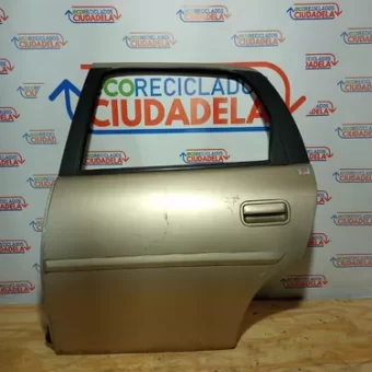 Puerta trasera izquierda chevrolet classic  2012 (3748937)